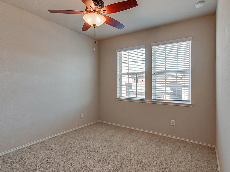 219 Knapford Sta — Photo 32