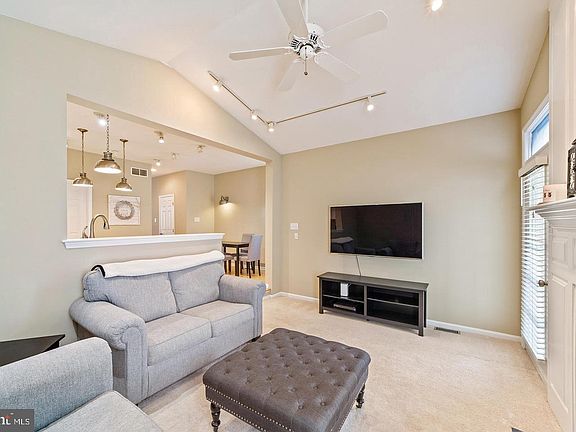 3rd image of 104 Victoria Ct
