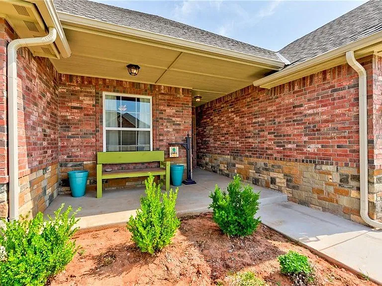 625 Placid Dr — Photo 2