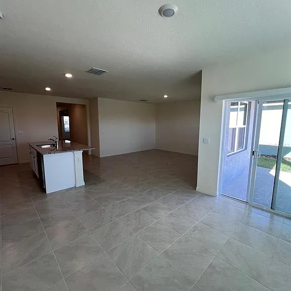631 Park Place Blvd — Photo 9