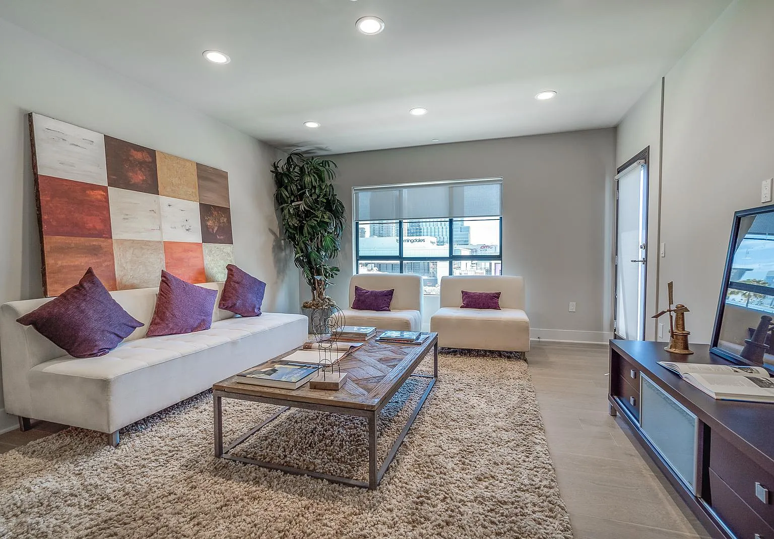 3 bed, 1400 sqft, $4,762 — Photo 1