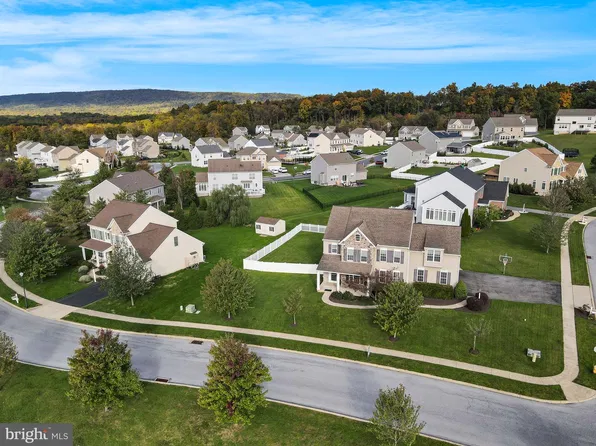 7433 View Crest Dr, Harrisburg, PA 17112