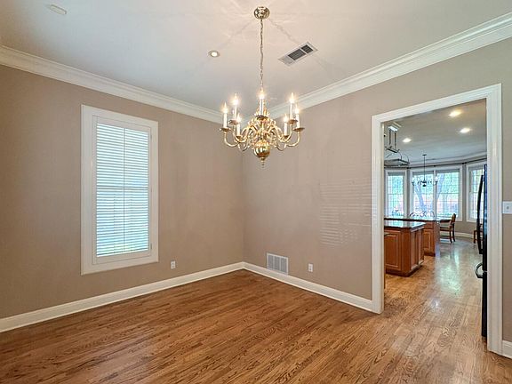 5th image of 6808 Saratoga Ave