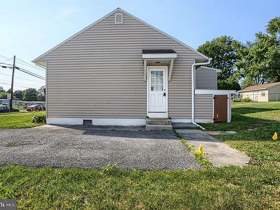 5th image of 204 S Locust St