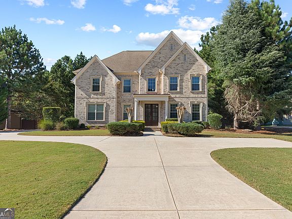 2nd image of 125 Delamere Pl