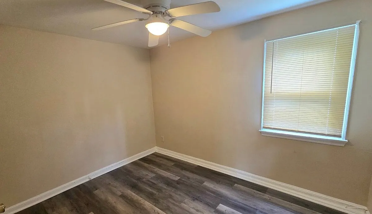 3 bed, 1200 sqft, $1,700 — Photo 2