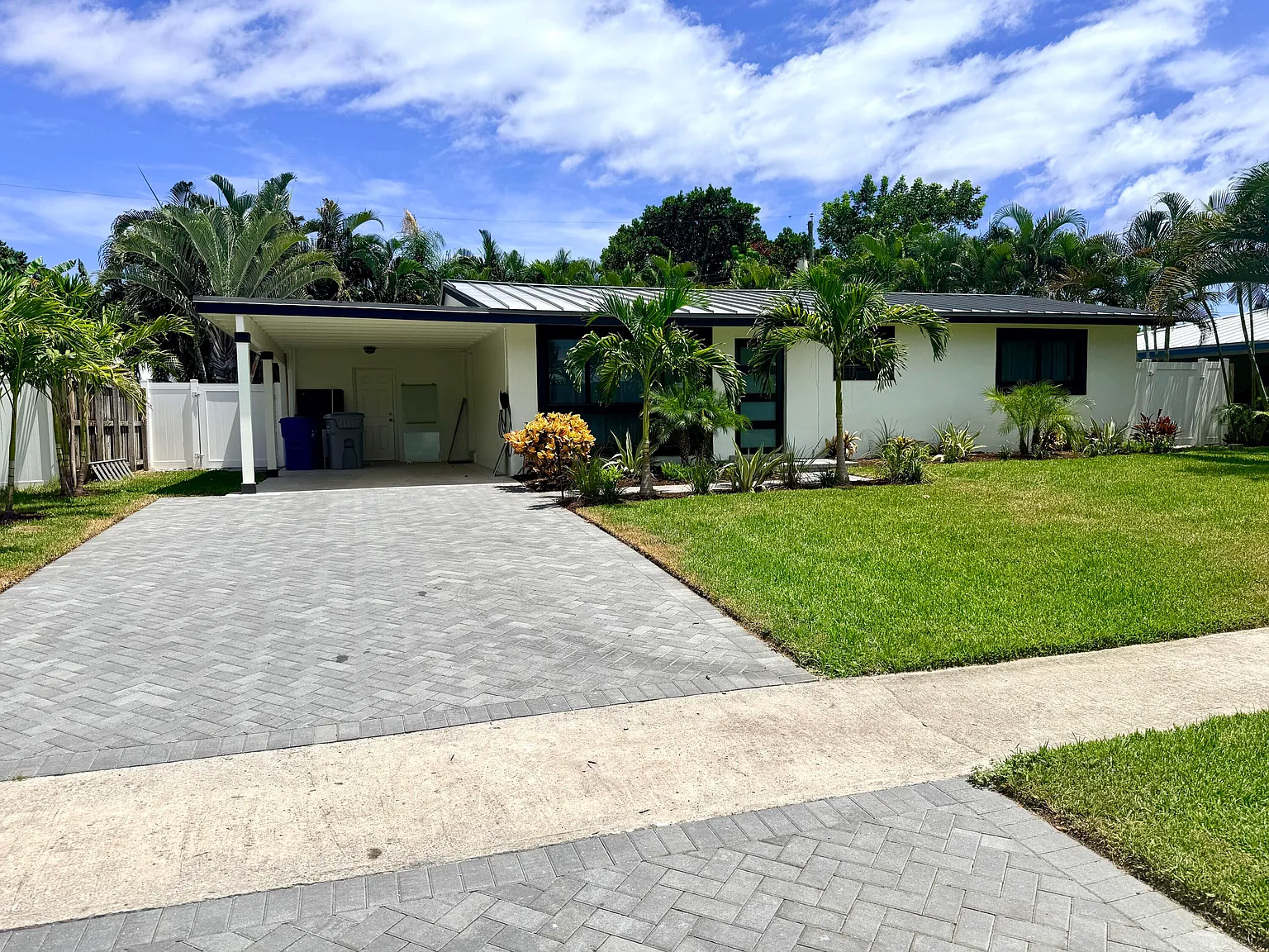 3 bed, 2.0 bath, 1558 sqft, $6,500 — Photo 3