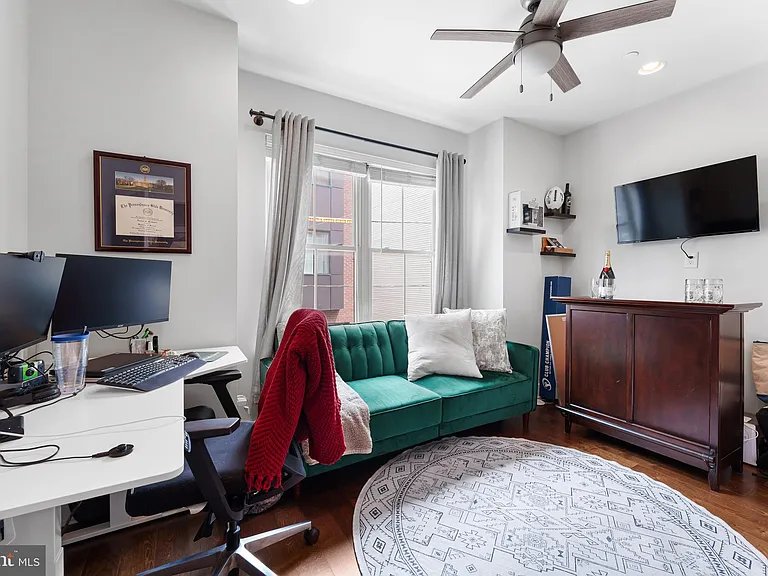 1336 S Bouvier St #B — Photo 20