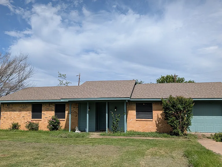 178 Martin Dr — Photo 1