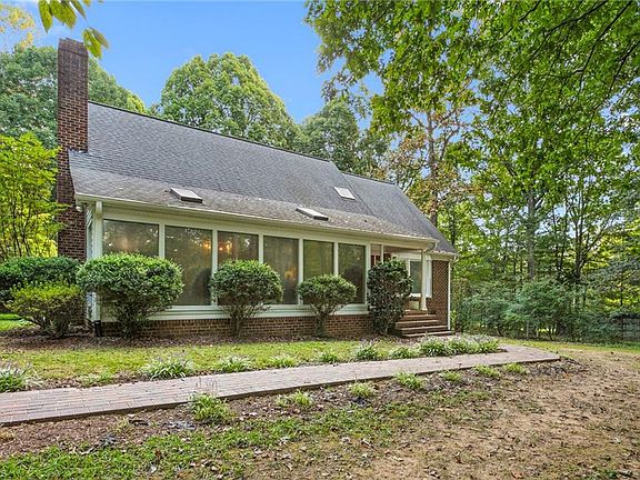 3rd image of 223 Wendy Oak Rd