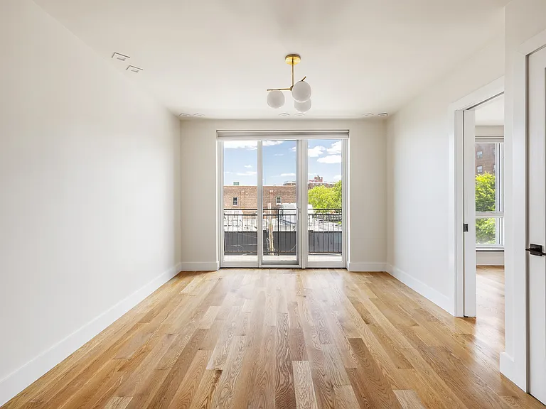 77 Kingsland Ave #4F — Photo 1