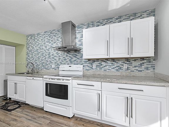 3rd image of 5328 NE 6th Ave #G13