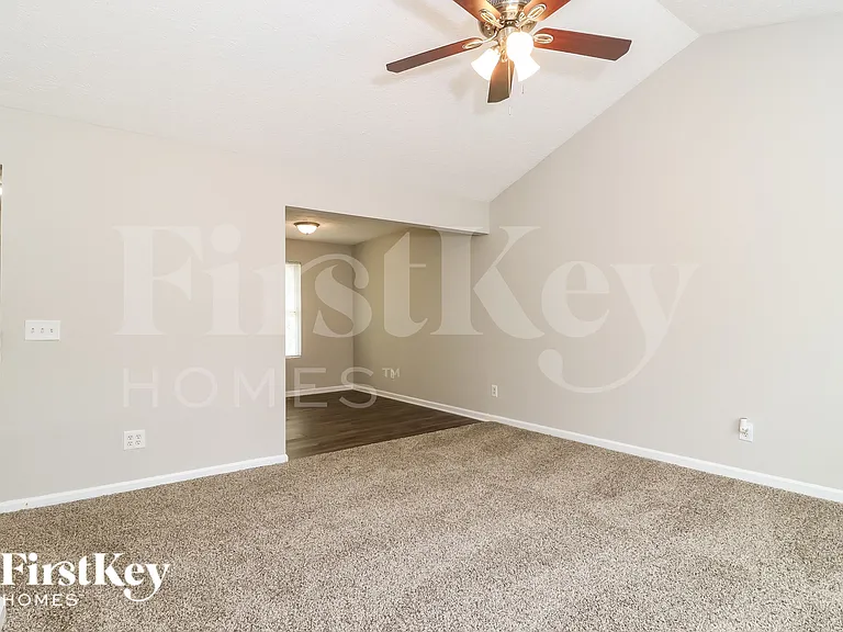 1074 Bridle Creek Dr — Photo 2