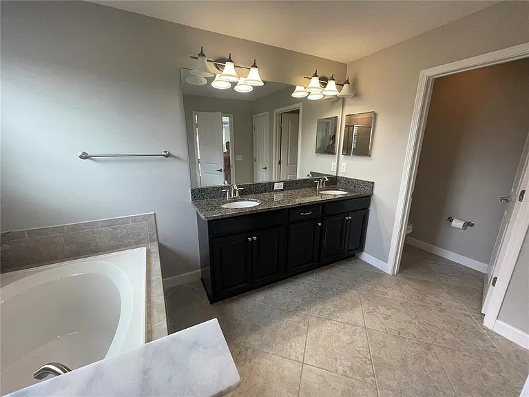 1596 Ludington Ave — Photo 32