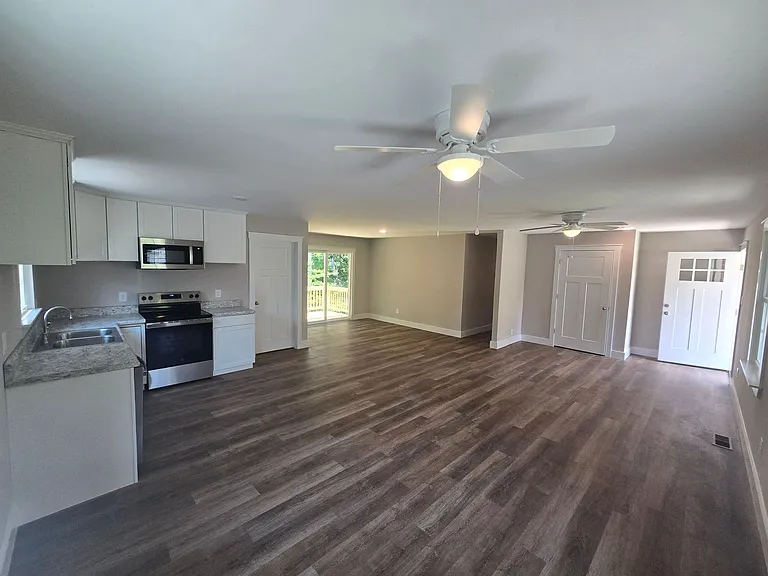 2426 Liverman Dr — Photo 4