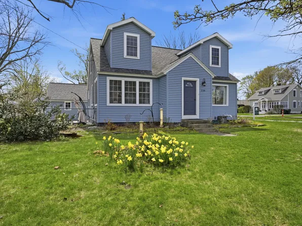 220 Barber St, Spring Lake, MI 49456