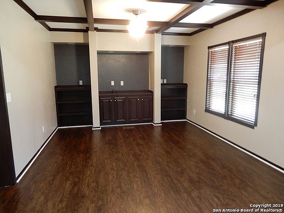 4th image of 1010 Eagle Crest Dr