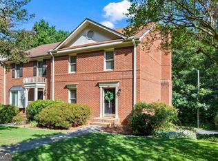 28 Huntington Place Dr, Sandy Springs, GA