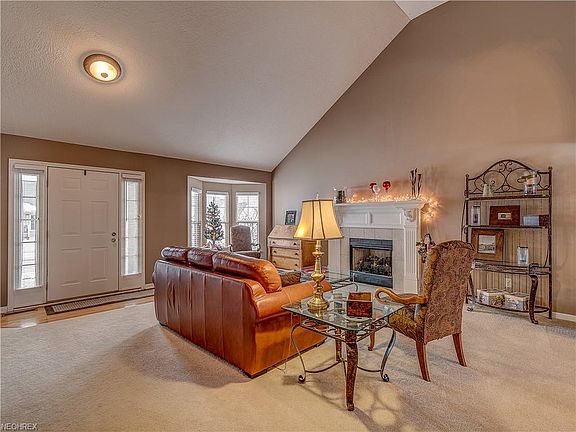 4th image of 921 Devonwood Dr