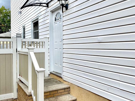4th image of 39 Niles Pl #1
