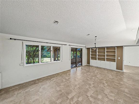 4th image of 67 Fairway Dr
