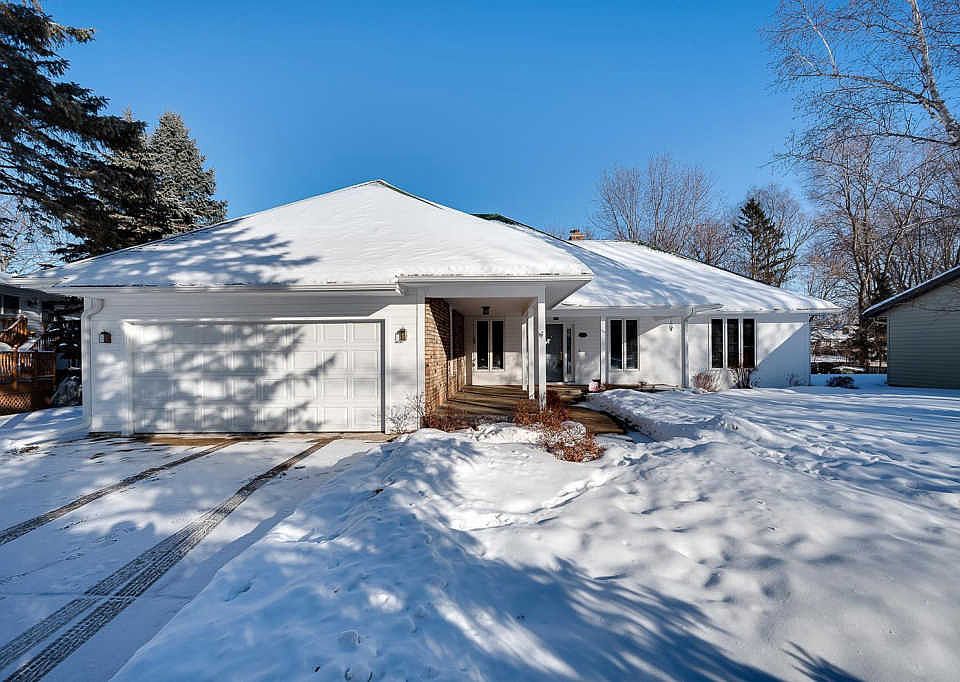 1st image of 2064 Parkway Dr