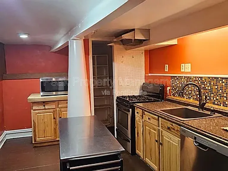 216 N 32nd St #A — Photo 16