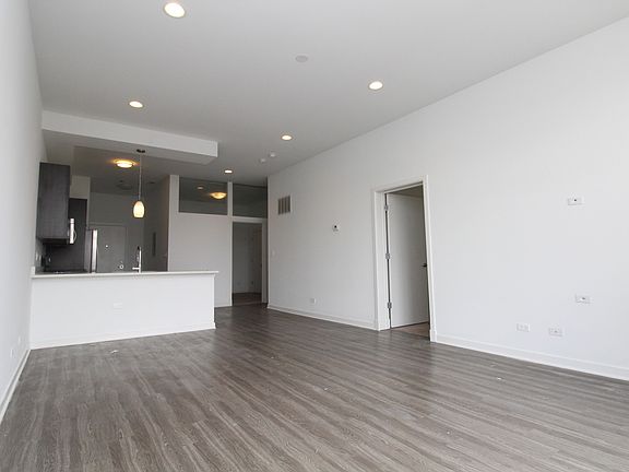 5th image of 5427 N Broadway #3N