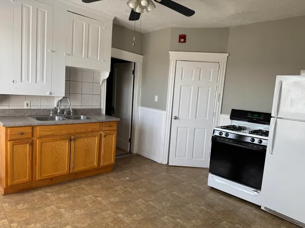 170 Mount Street Charles Ave #3R, Woonsocket, RI 02895