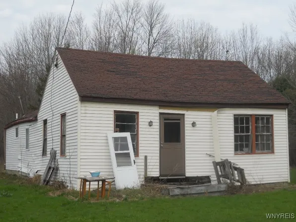 9754 Southwestern Blvd, Angola, NY 14006