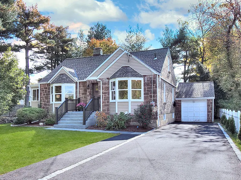 Motorized single car garage