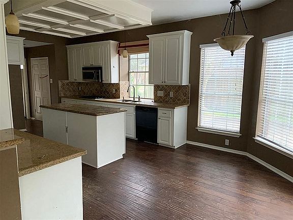 5th image of 16619 Saint Johns Wood Dr