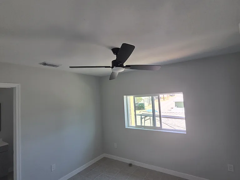 1126 E Grand Ave #2 — Photo 4