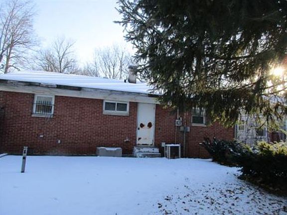 2nd image of 3642 N Whittier Pl