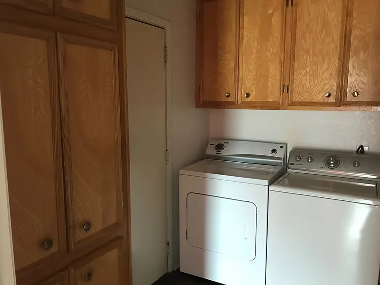 5225 Hunters Cir — Photo 17
