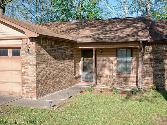2nd image of 104 Grand Maple Dr