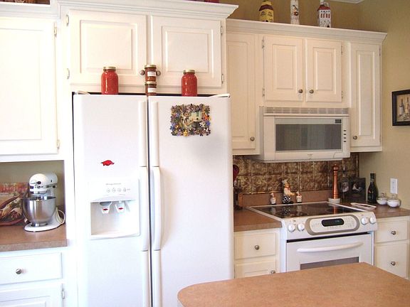 4th image of 1010 Scarlett Dr