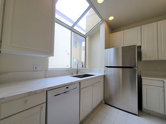 5th image of 2565 Park Blvd APT O201