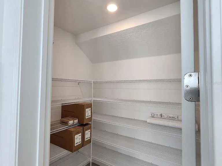 19050 Blueleaf St — Photo 7