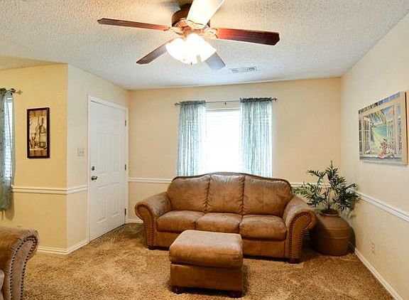 3rd image of 102 E Holland Dr
