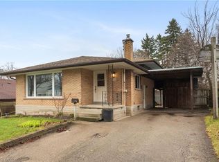 122 Sweetbriar Dr, Kitchener, ON N2M 4S6