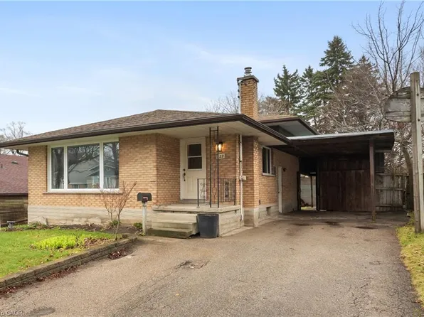 122 Sweetbriar Dr, Kitchener, ON N2M 4S6