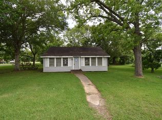 601 Main St, Anahuac, TX 77514