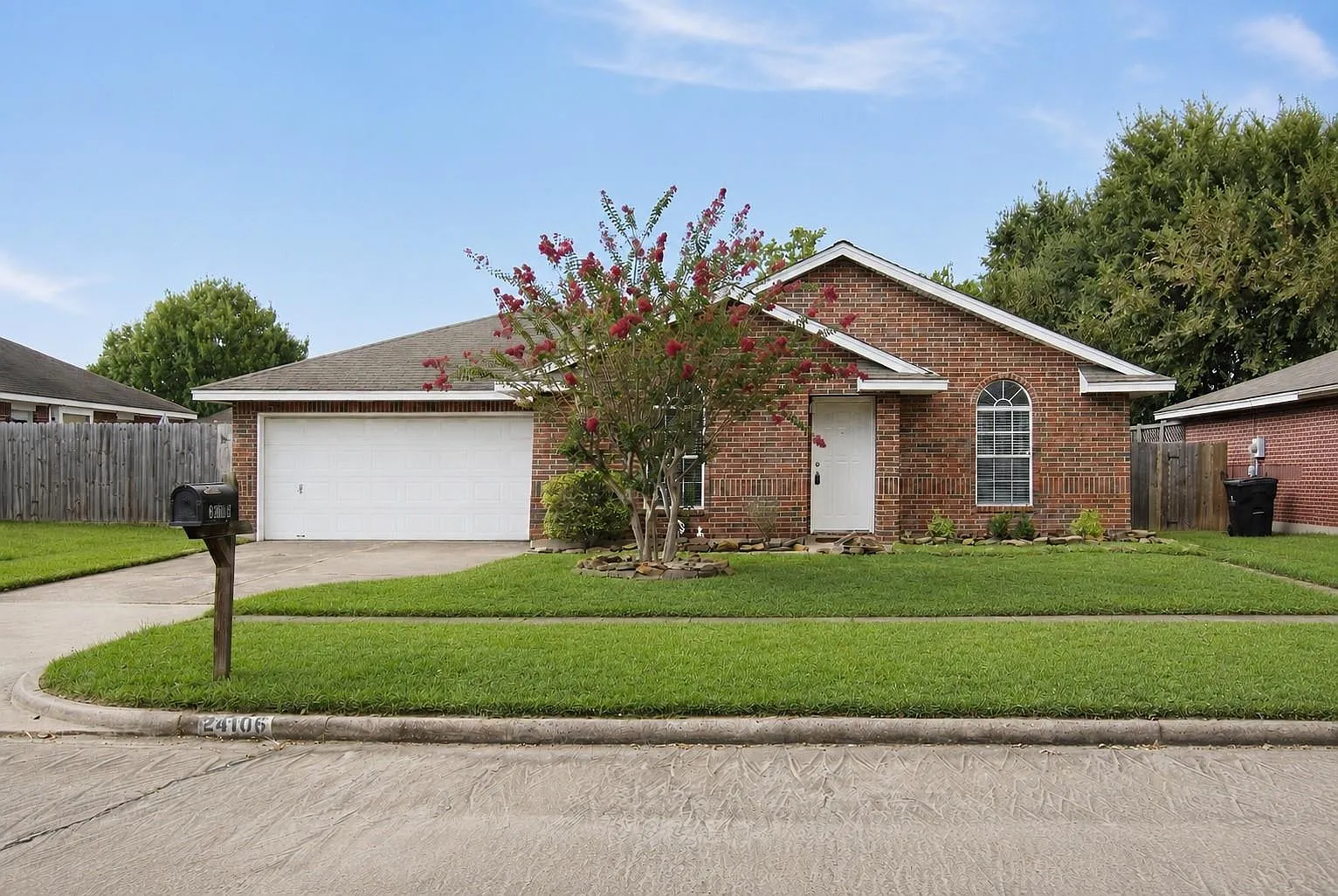 3 bed, 2.0 bath, 1177 sqft, $1,525 — Photo 1