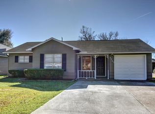 3225 North Dr, Groves, TX 77619