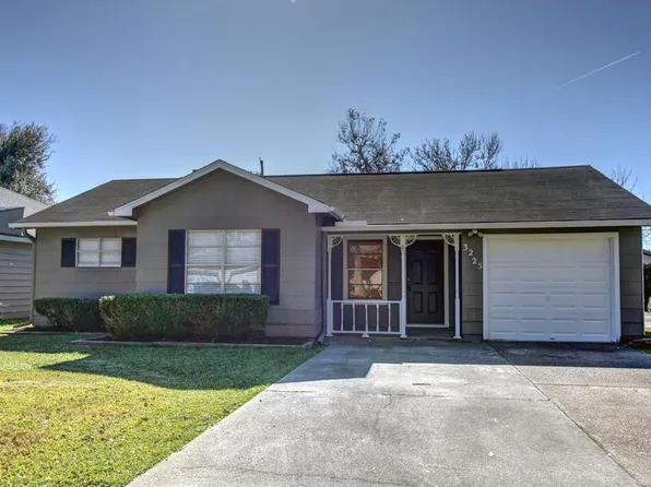 3225 North Dr, Groves, TX 77619