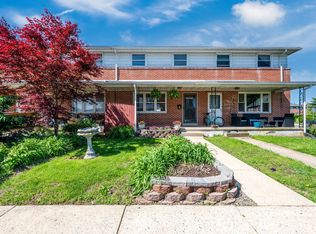 4 S Buttonwood St, Fleetwood, PA 19522