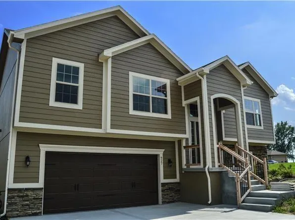 927 NW Long Dr, Grain Valley, MO 64029