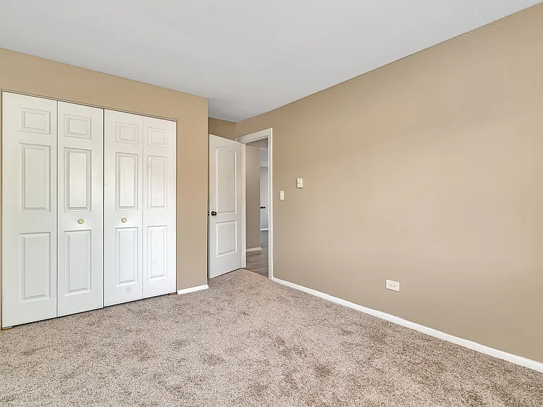 Lakeside Village Apartments — Photo 72