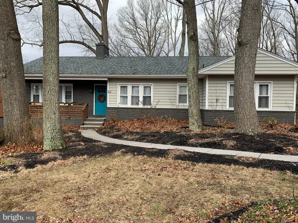 25 Charles Ave, Stewartstown, PA 17363